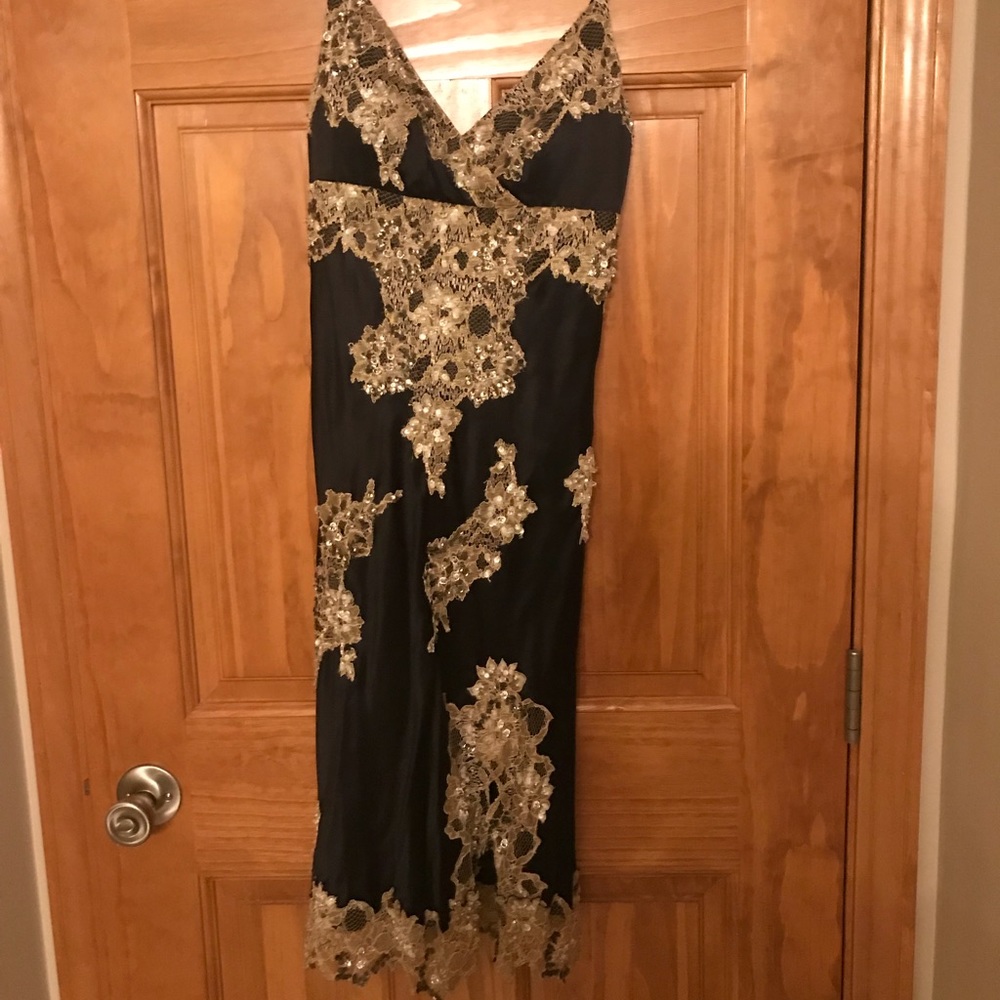 Short lace dress